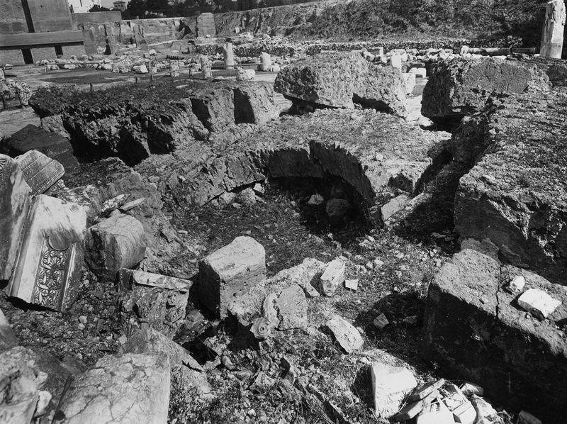 011212 - monumento - Basilica Emilia, ingresso orientale dell'aula crollato.  Neg. serie E nÂ° 1180