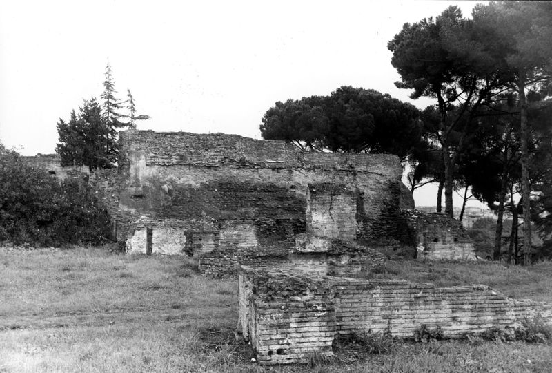 002944 - monumento - Strutture Imperiali prospicenti la via di S. Grecorio: programmazione triennale 1978-80