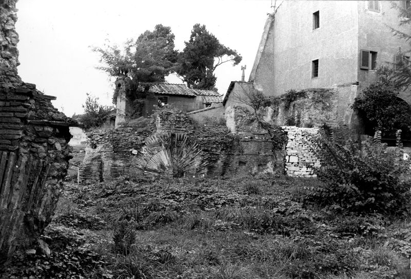 002946 - monumento - Strutture Imperiali prospicenti la via di S. Grecorio: programmazione triennale 1978-80