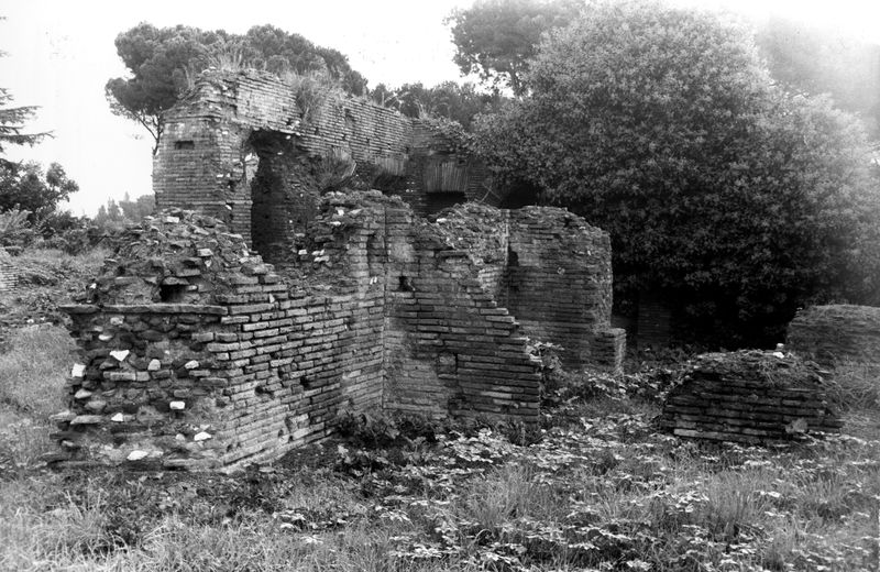 002947 - monumento - Strutture Imperiali prospicenti la via di S. Grecorio: programmazione triennale 1978-80