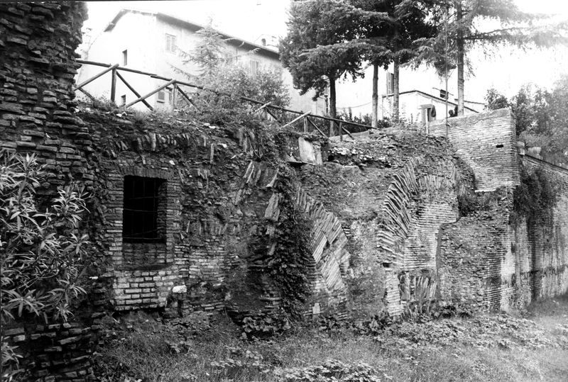 002954 - monumento - Strutture Imperiali prospicenti la via di S. Grecorio: programmazione triennale 1978-80