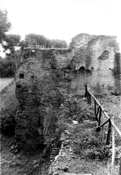 002955 - monumento - Strutture Imperiali prospicenti la via di S. Grecorio: programmazione triennale 1978-80