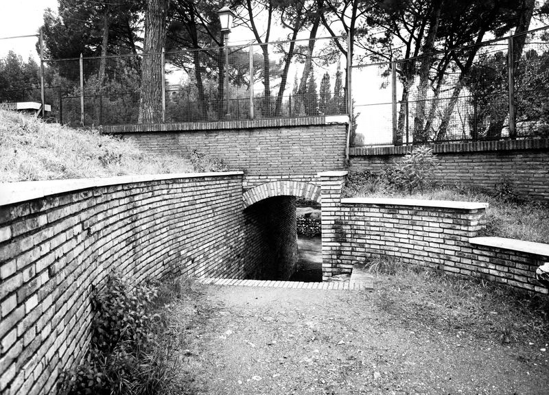 005647 - monumento - Clivio Palatino, Strutture: sottopassaggio presso l'arco di Tito visto dal lato Est 
