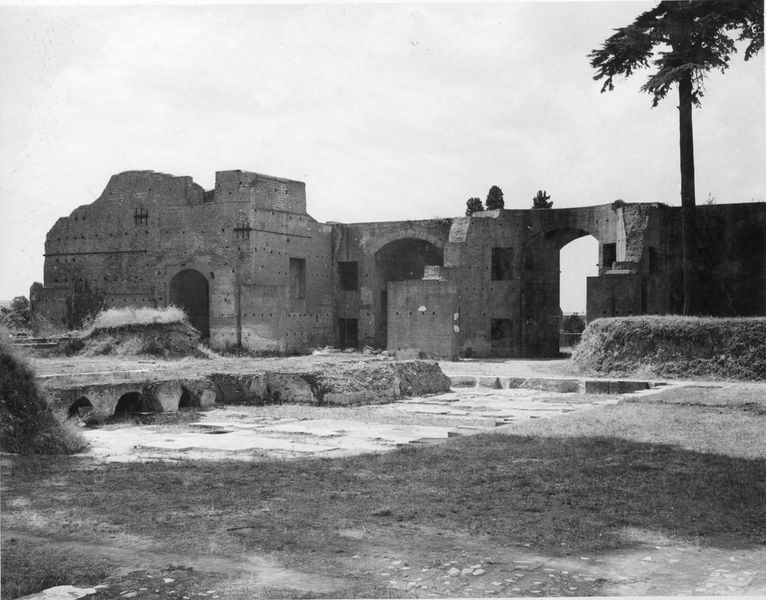 003185 - monumento - Domus Augustana, corpo centrale piano superiore: veduta lato Nord