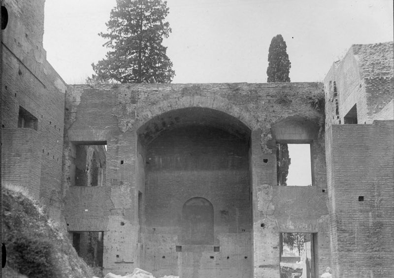 003183 - monumento - Domus Augustana, corpo centrale piano superiore: veduta lato Nord