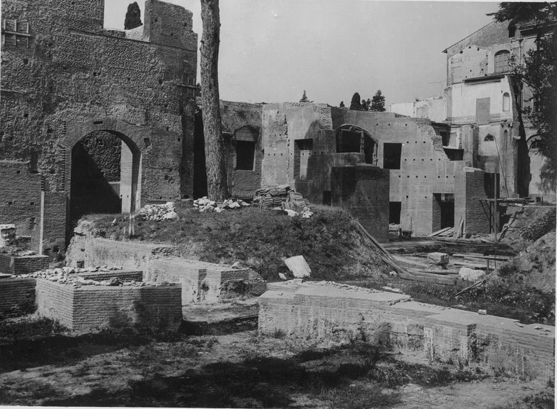 003182 - monumento - Domus Augustana, corpo centrale piano superiore: veduta lato Nord
