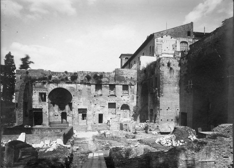003197 - monumento - Domus Augustana, corpo centrale: piano superiore ala verso lo scalone