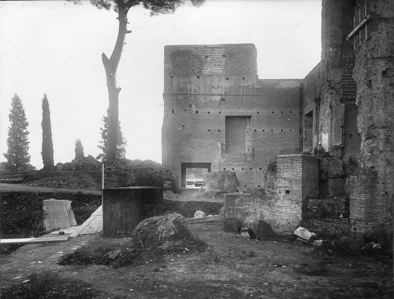 003253 - monumento - Domus Augustana, corpo centrale: piano superiore lato nord verso lo Stadio, 1930