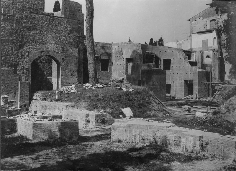 003255 - monumento - Domus Augustana, corpo centrale piano superiore: particolare degli ambienti verso lo Stadio, lato nord