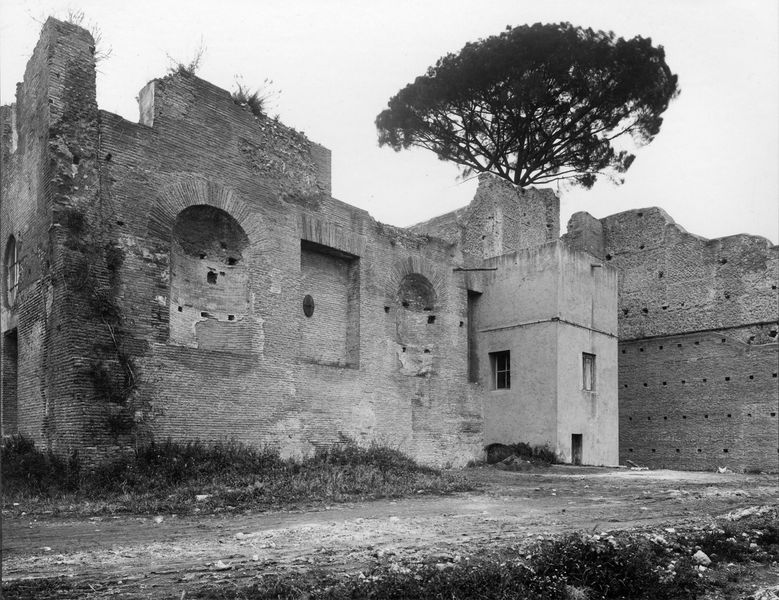 003203 - monumento - Domus Augustana, corpo centrale: piano superiore lato verso lo stadio, 1936