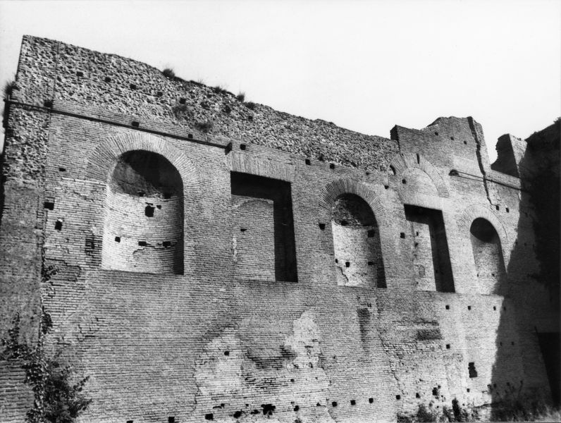 003206 - monumento - Domus Augustana, corpo centrale: piano superiore lato verso lo stadio