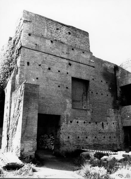 003208 - monumento - Domus Augustana, corpo centrale: piano superiore lato verso lo stadio