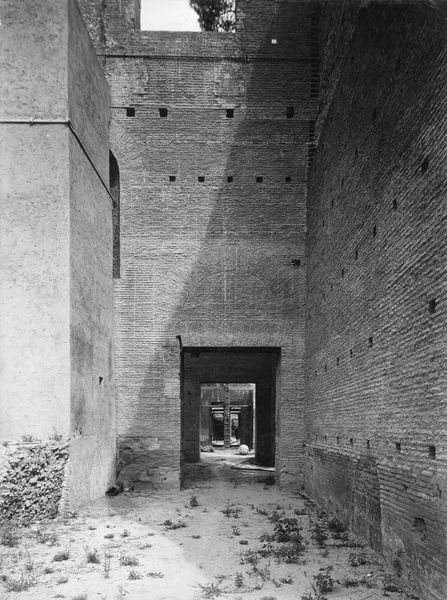 003256 - monumento - Domus Augustana, corpo centrale: piano superiore lato verso lo stadio,1931