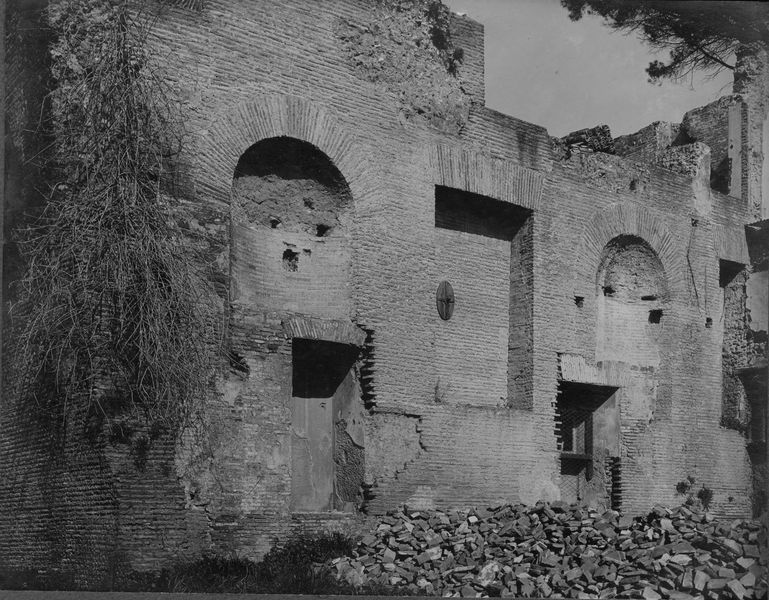 003258 - monumento - Domus Augustana, corpo centrale piano superiore: lato verso lo Stadio, 1928