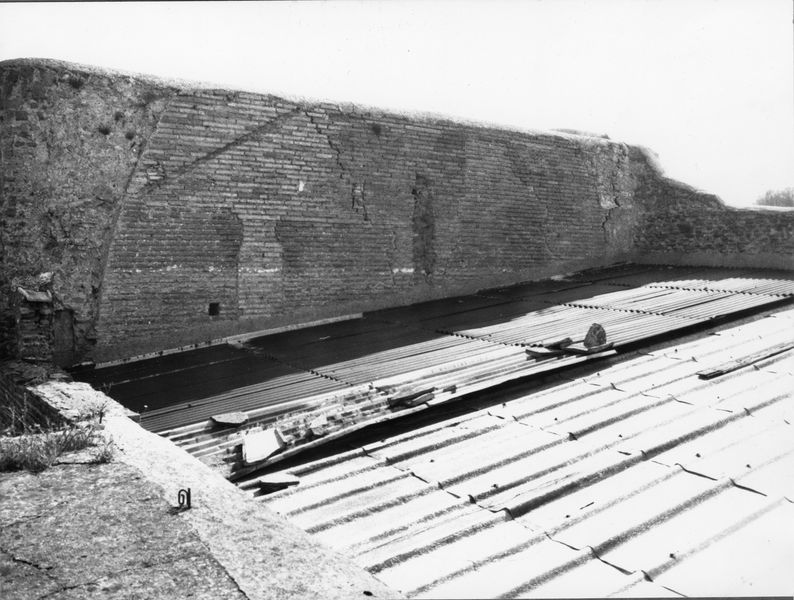 003261 - monumento - Domus Augustana, corpo centrale piano superiore: veduta, 1983