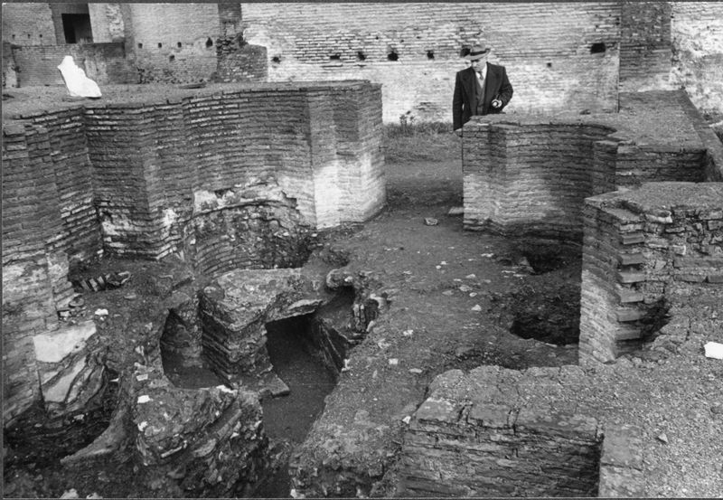 003278 - monumento - Domus Augustana, piano superiore costruzioni del lato Sud-Est: Ambiente ottagono con fognoli, gennaio 1958