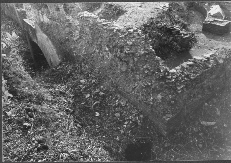 003291 - monumento - Domus Augustana, piano superiore costruzioni del lato Sud-Est: fianco verso il peristilio inferiore, gennaio 1958