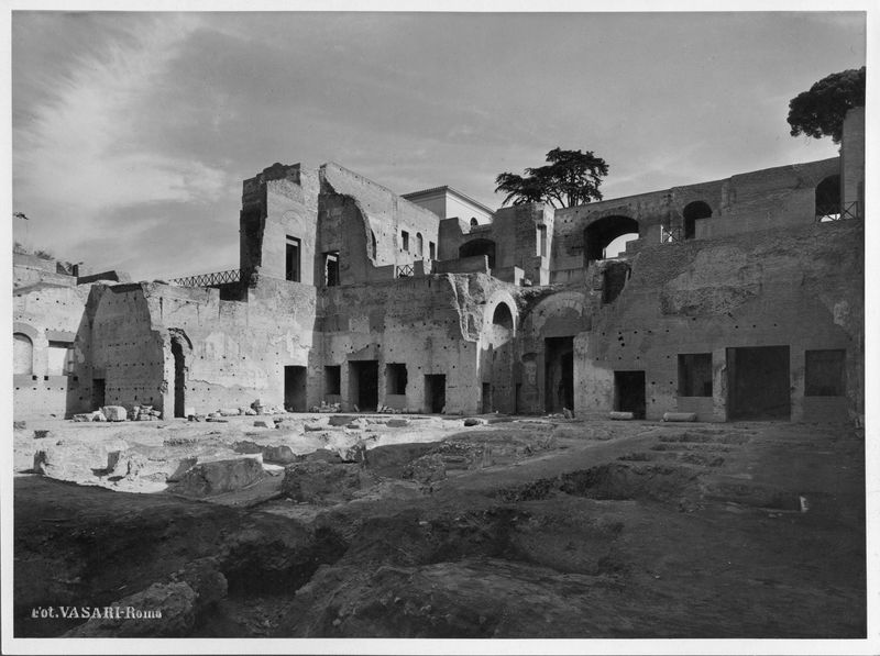 003341 - monumento - Domus Augustana, corpo centrale piano superiore: veduta delle strutture