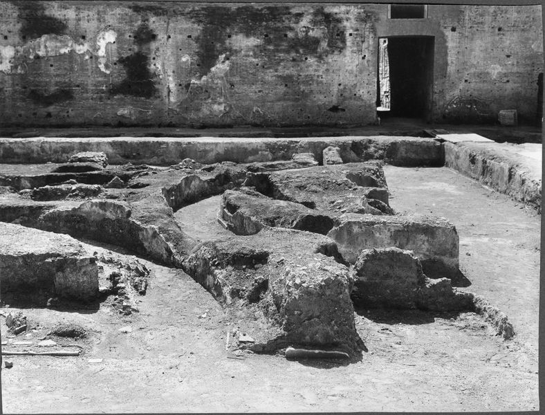 003358 - monumento - Domus Augustana, peristilio inferiore: particolare dell'impluvio