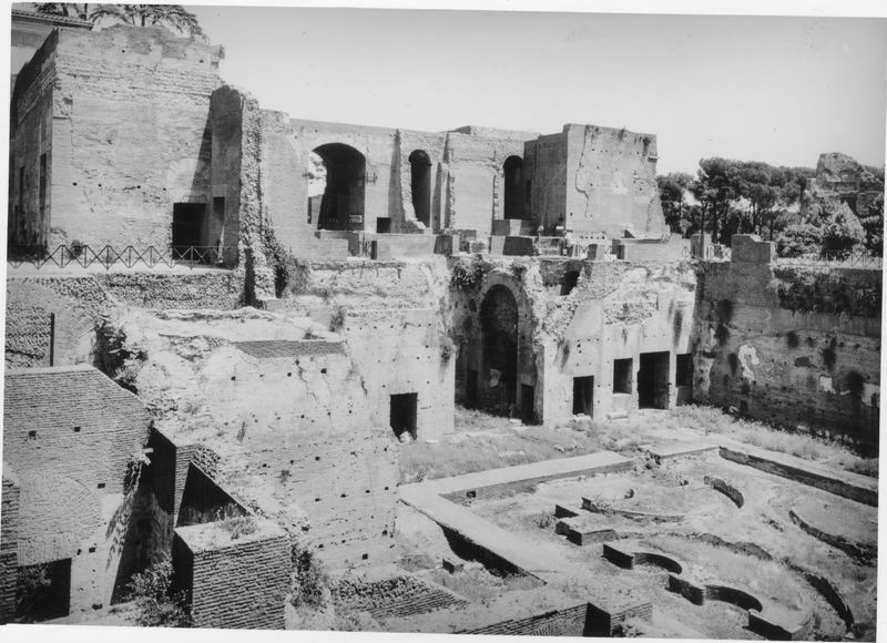 003400 - monumento - Domus Augustana, peristilio inferiore: veduta strutture