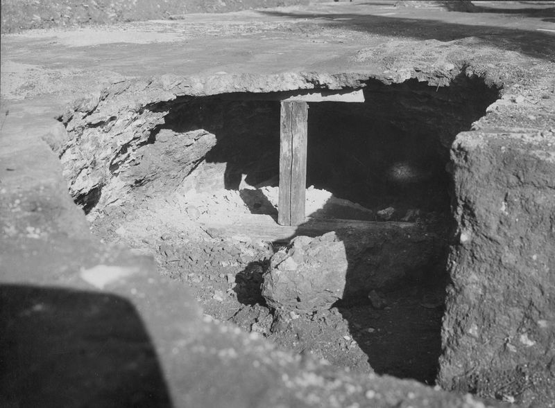 003420 - monumento - Domus Augustana, peristilio superiore pavimento della vasca: particolare della volta sfondata