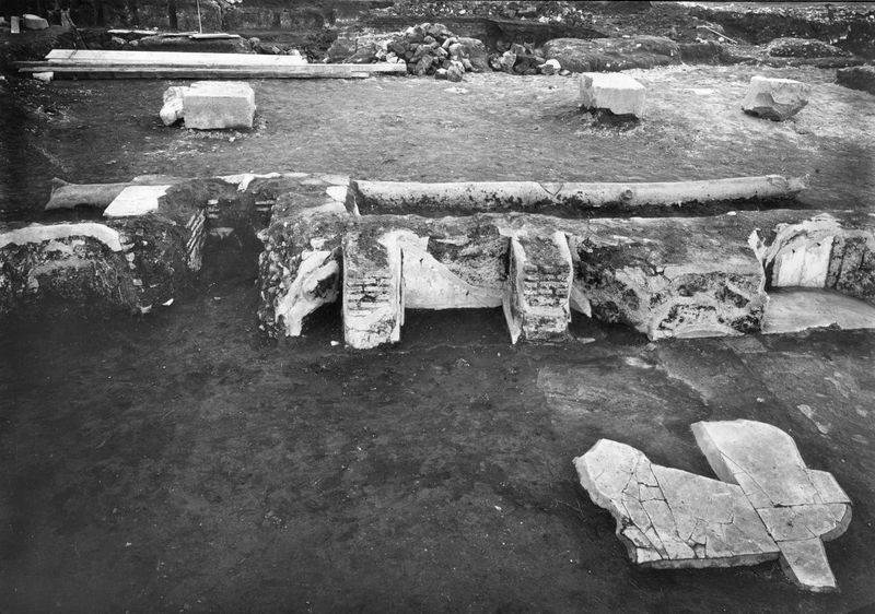 003453 - monumento - Domus Augustana, peristilio superiore: particolare impianto idrico