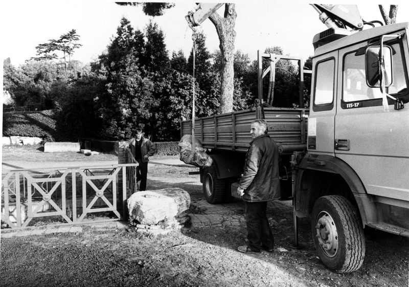 003597 - monumento - Zona tra la Domus Flavia e la Casa di Livia: atti di vandalismo, marzo 1992