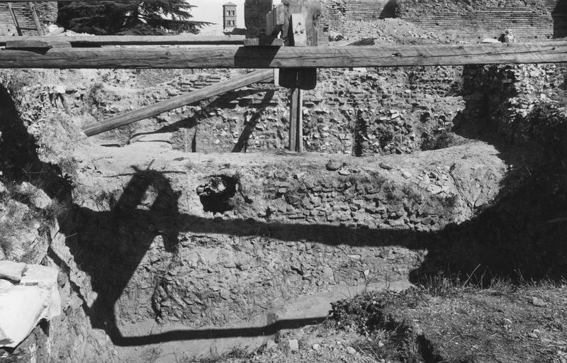 003649 - monumento - Domus Flavia, aula regia: particolare dei saggi sotto il livello domizianeo