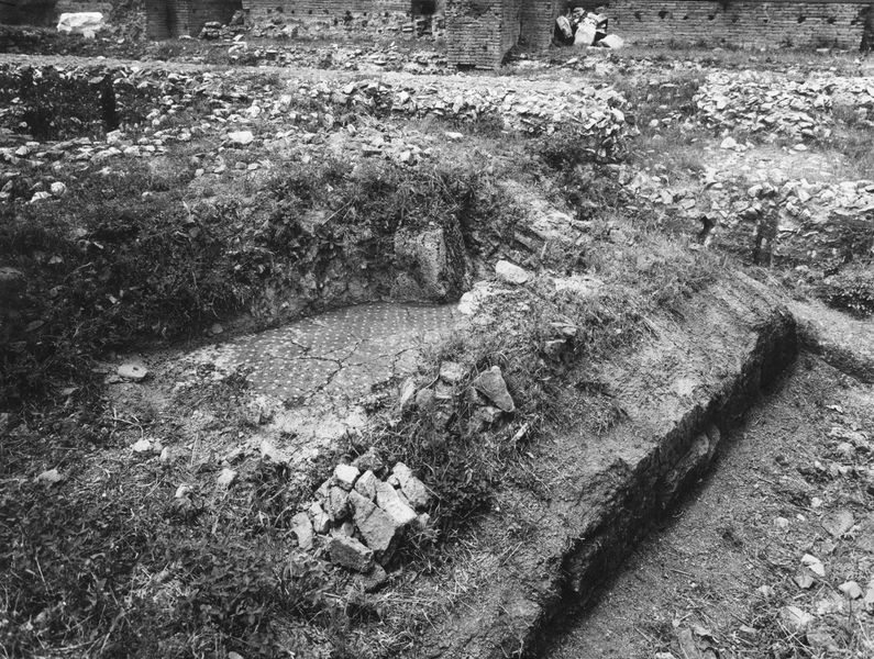 003652 - monumento - Domus Flavia, aula regia: piccola costruzione repubblicana in tufo, con pavimento in cocciopisto, sul lato Nord-Ovest