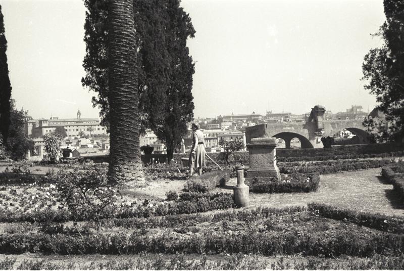 IMG611-1959 veduta giardini farnese.tif