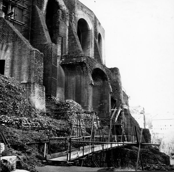 004939 - monumento - Domus Tiberiana, fronte Nord-Est settore 13-Livello IV: ambienti 9-13 veduta delle strutture