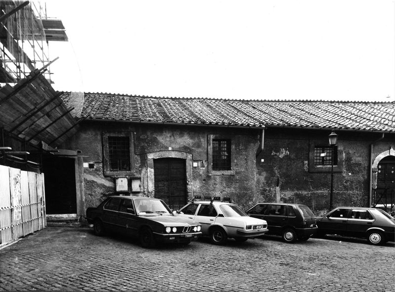 008503 - monumento - Area della chiesa di S. Anastasia: piazza S. Anastasia, 1989