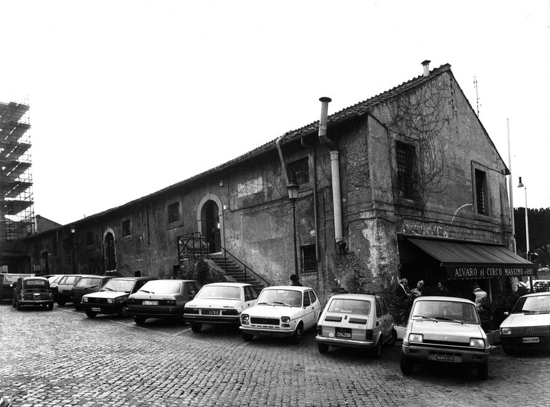 008506 - monumento - Area della chiesa di S. Anastasia: piazza S. Anastasia, 1989