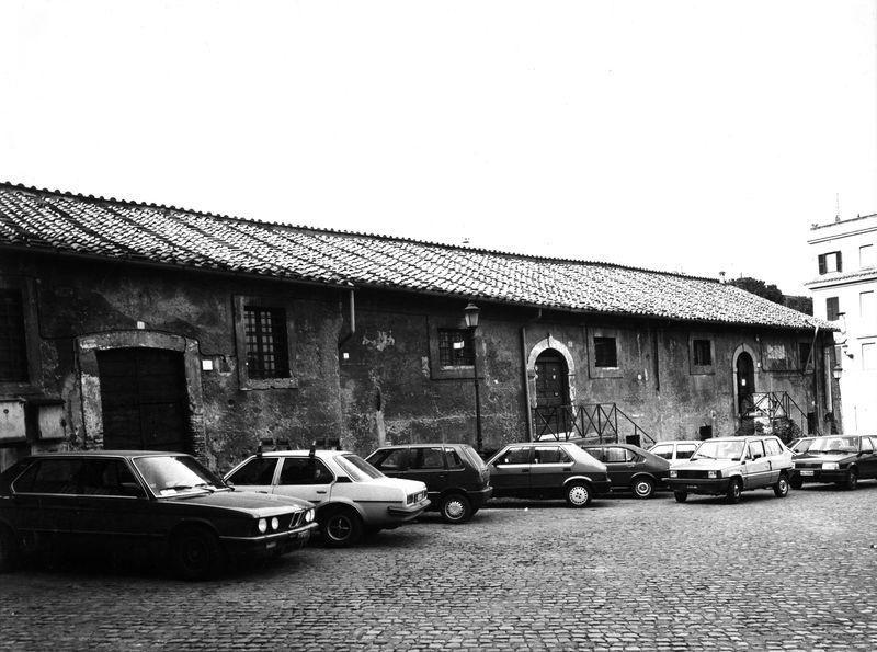 008507 - monumento - Area della chiesa di S. Anastasia: piazza S. Anastasia, 1989