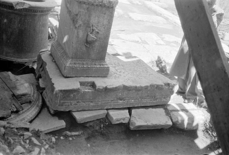 1-00007/ 07549/ 16777 - Roma - Foro Romano - Edicola di Giuturna