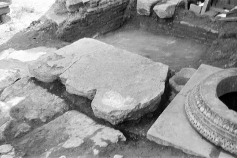 1-00007/ 07549/ 16777 - Roma - Foro Romano - Edicola di Giuturna