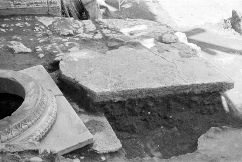 1-00007/ 07549/ 16777 - Roma - Foro Romano - Edicola di Giuturna