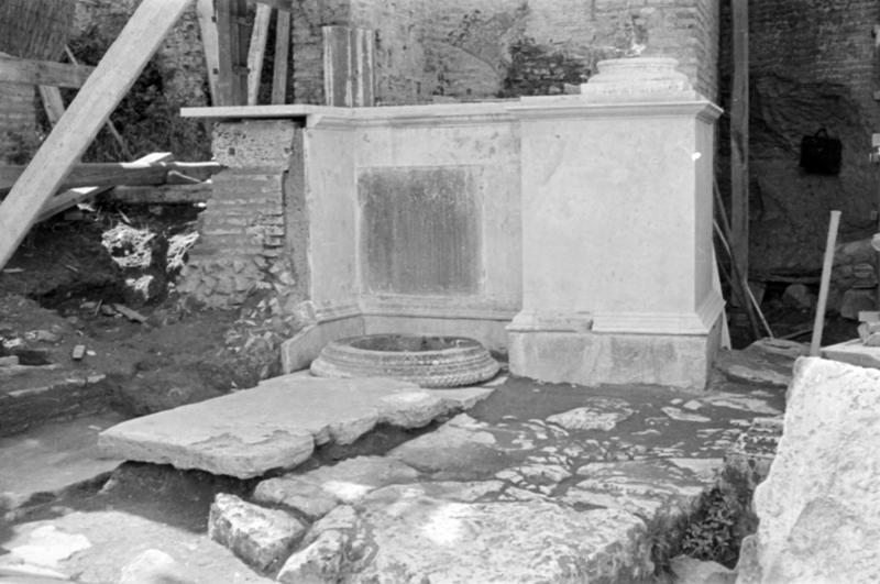 1-00007/ 07549/ 16777 - Roma - Foro Romano - Edicola di Giuturna