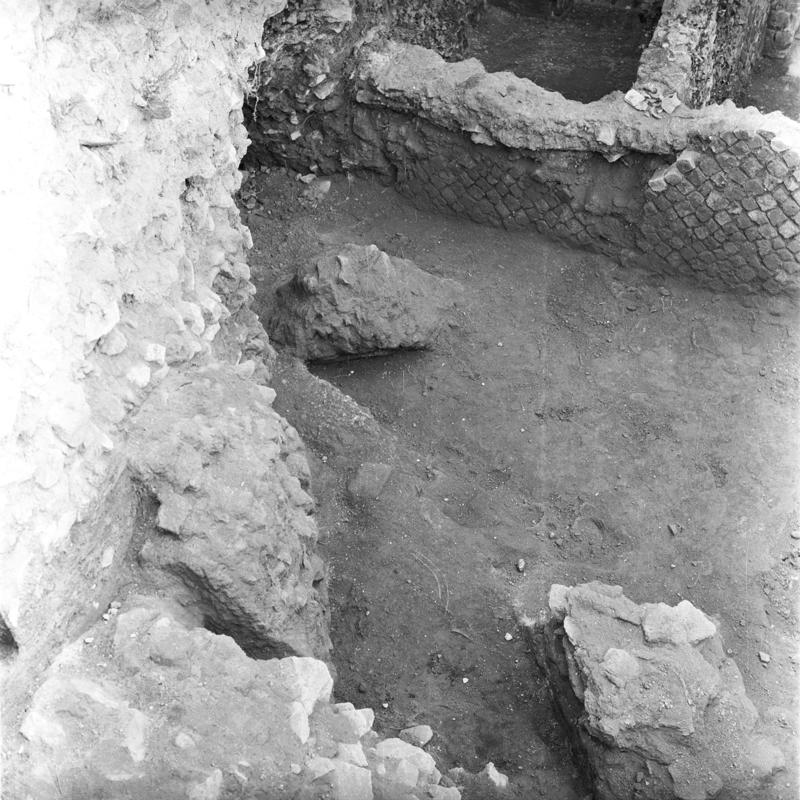 film_00107-013.tif