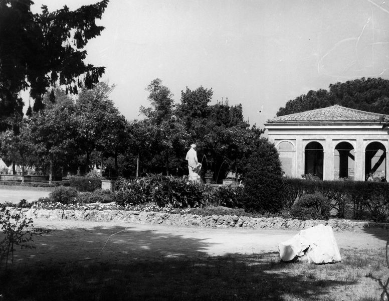 005982 - monumento - Palatino, Horti Farnesiani: i giardini, la zona davanti le Uccelliere (marzo 1967)