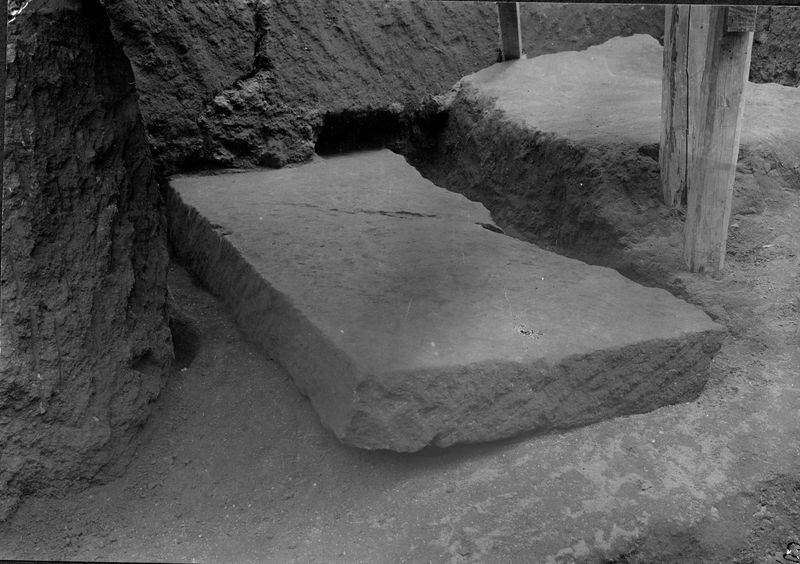 000025 - scavo archeologico - Palatino, Roma quadrata, scavo Vaglieri, tomba a fossa del IV sec. a.C.; Mus. Naz. Romano, img. n. 851