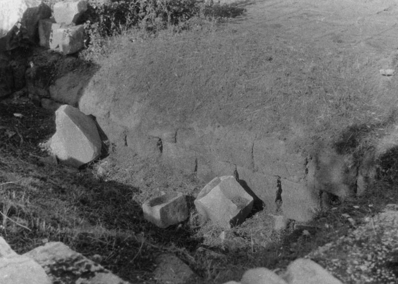 016113 - monumento - Interno del vano rettangolare (1948); Neg. Serie Leica rollino 3, Nr. 5