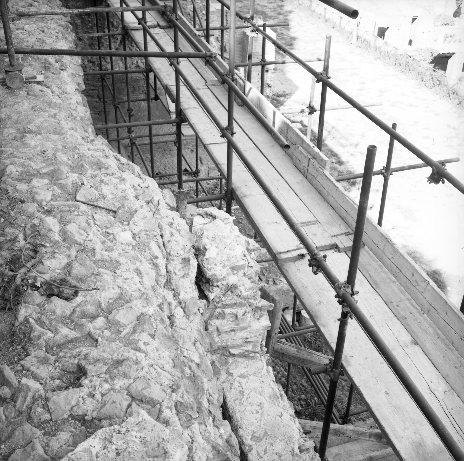 film_00195-004.tif