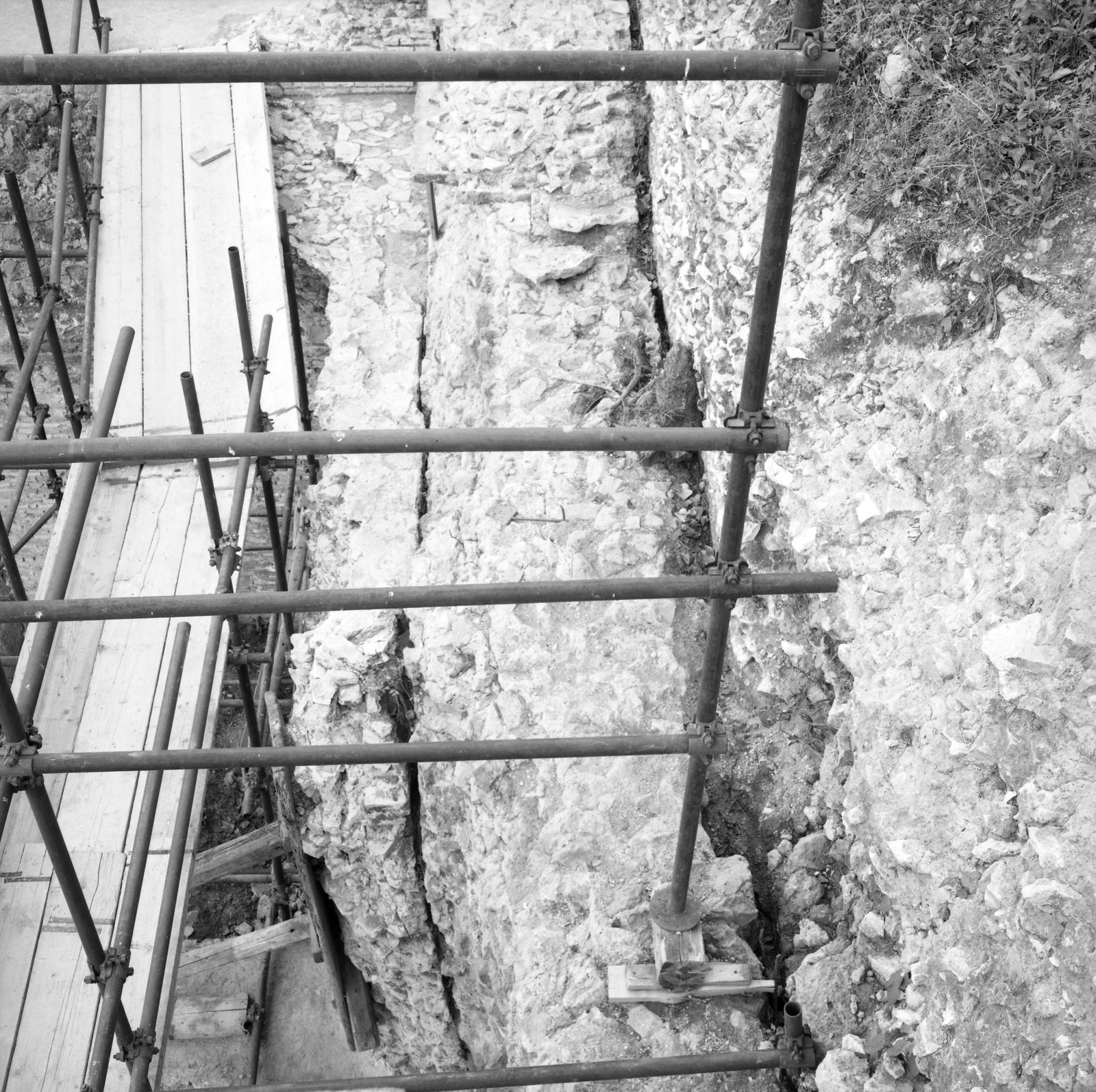 film_00200-04.tif