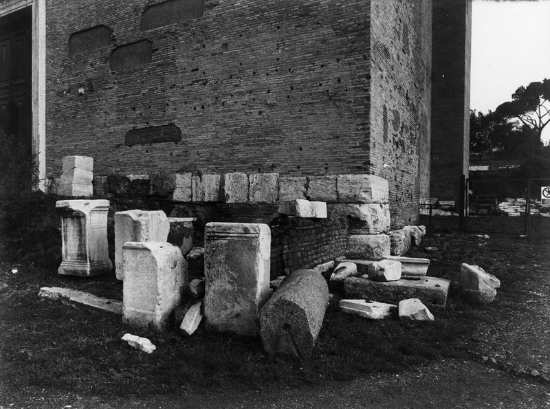 016165 - reperto - Ricognizione dei materiali archeologici nell'area (1991); Neg. Serie Film, Nr. 2543