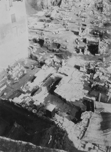  - Foro Romano. Ripresa  dall'alto del Comizio Niger Lapis durante gli scavi di G. Boni.