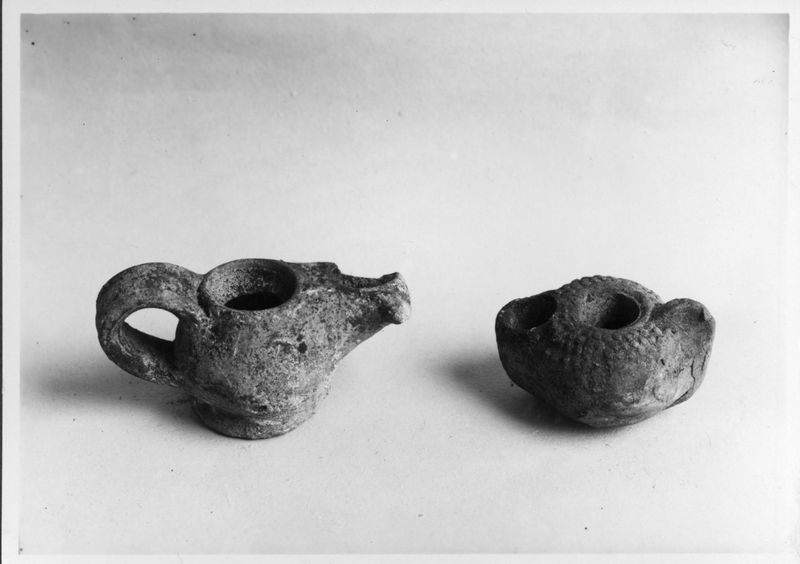 019111 - reperto - Antiquario Forense, Lucerne tardo repubblicane (II sec.?); neg. serie F, n. 682