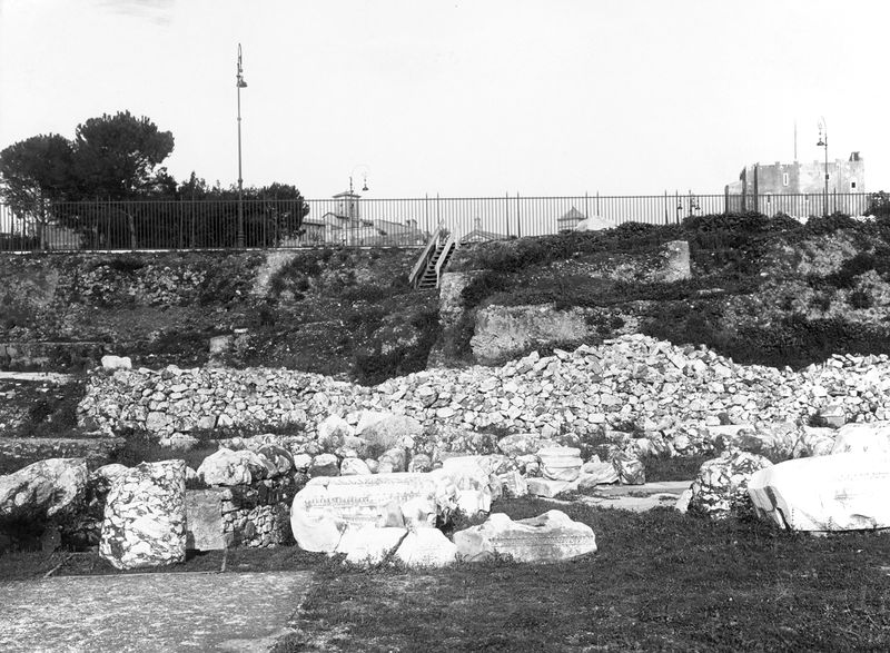 011516 - scavo archeologico - Basilica Emilia, scavi dal 1932-1936-1942, verso l'Aula, visto da sud-ovest. Neg. serie E nÂ° 1143