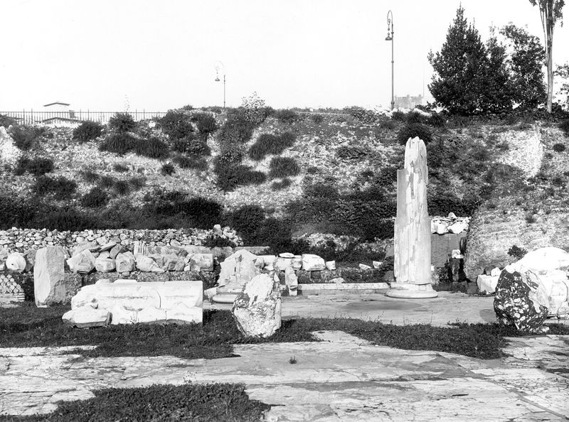 011517 - scavo archeologico - Basilica Emilia, scavi dal 1932-1936-1942, verso l'Aula, visto da sud-ovest. Neg. serie E nÂ° 1144