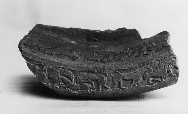 010317 - reperto - Vasellame arcaico (impasto, buccheri), orlo dolio arcaico dalla Cloaca Massima; Neg. Serie F, Nr. 951